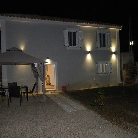 Vikou House Villa Yírion Eksteriør billede